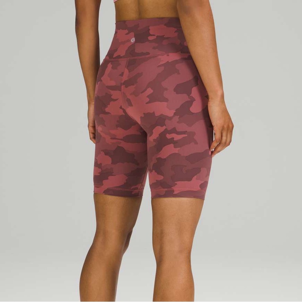 Lululemon Wunder Train High-Rise Short 8"
Heritage 365 Camo Brier Rose Multi